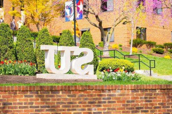 White "SU" statue in the springtime